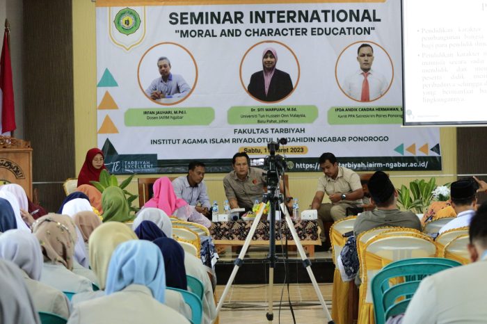 Membangun karakter siswa melalui pendidikan moral sekolah