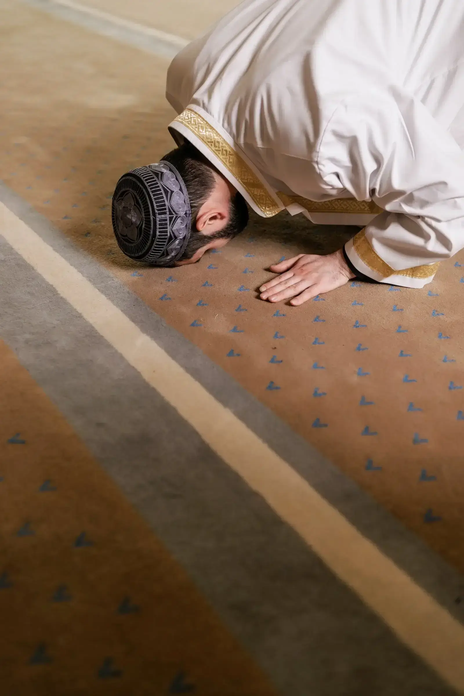 Bagaimana Cara Melaksanakan Sujud Tilawah Pada Saat Sedang Salat