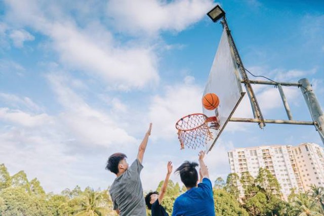 Bagaimana Cara Melakukan Lay Up Pada Permainan Bola Basket