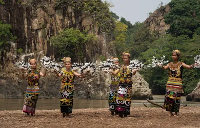 Bagaimana Cara Melestarikan Kearifan Lokal